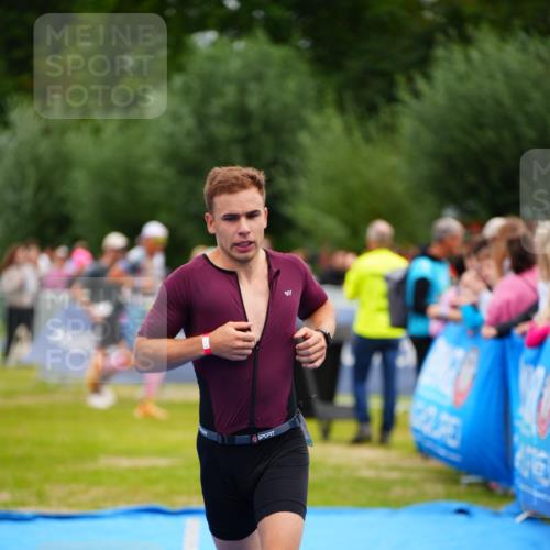 30.08.2026 - Elbe Triathlon Hamburg LAZAROV Photography http://msf.ph/oto/10055352 30.08.2026 11:02:51 Ziel 525 meine-sportfotos.de