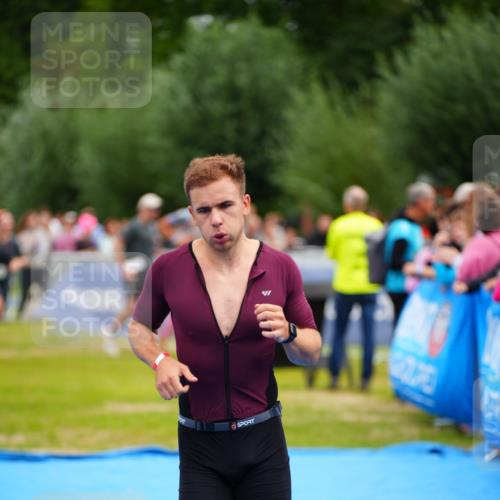 30.08.2026 - Elbe Triathlon Hamburg LAZAROV Photography http://msf.ph/oto/10055354 30.08.2026 11:02:51 Ziel 525 meine-sportfotos.de