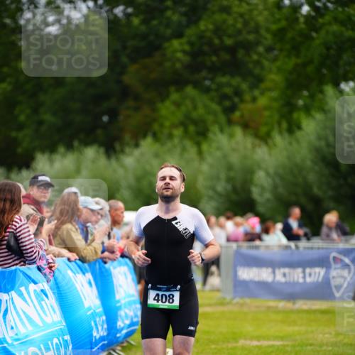30.08.2026 - Elbe Triathlon Hamburg LAZAROV Photography http://msf.ph/oto/10055376 30.08.2026 11:03:00 Ziel 408 meine-sportfotos.de