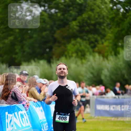 30.08.2026 - Elbe Triathlon Hamburg LAZAROV Photography http://msf.ph/oto/10055381 30.08.2026 11:03:00 Ziel 408 meine-sportfotos.de