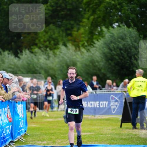 30.08.2026 - Elbe Triathlon Hamburg LAZAROV Photography http://msf.ph/oto/10055389 30.08.2026 11:03:16 Ziel 459, 563 meine-sportfotos.de
