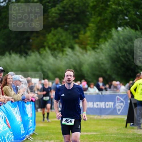 30.08.2026 - Elbe Triathlon Hamburg LAZAROV Photography http://msf.ph/oto/10055391 30.08.2026 11:03:17 Ziel 459, 563 meine-sportfotos.de