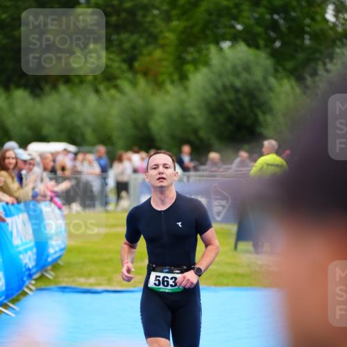 30.08.2026 - Elbe Triathlon Hamburg LAZAROV Photography http://msf.ph/oto/10055414 30.08.2026 11:03:22 Ziel 563 meine-sportfotos.de