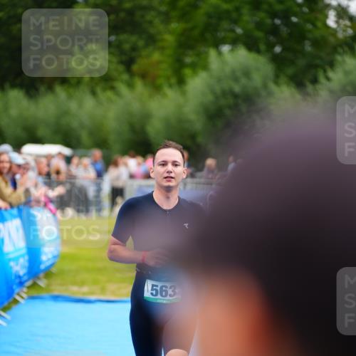 30.08.2026 - Elbe Triathlon Hamburg LAZAROV Photography http://msf.ph/oto/10055416 30.08.2026 11:03:23 Ziel 563 meine-sportfotos.de