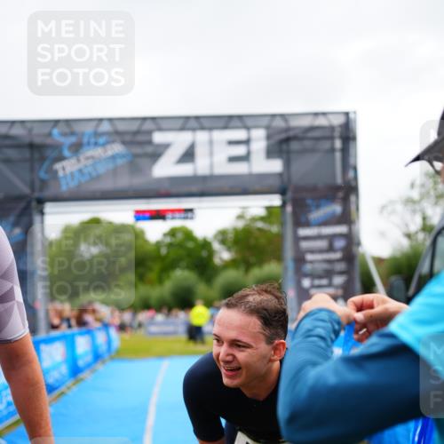 30.08.2026 - Elbe Triathlon Hamburg LAZAROV Photography http://msf.ph/oto/10055420 30.08.2026 11:03:26 Ziel 563 meine-sportfotos.de