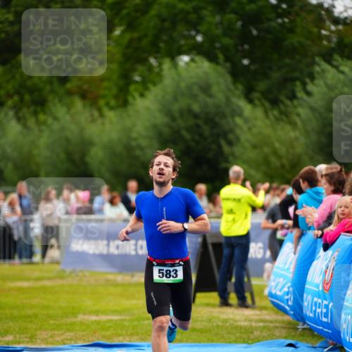 30.08.2026 - Elbe Triathlon Hamburg LAZAROV Photography http://msf.ph/oto/10055423 30.08.2026 11:03:40 Ziel 583 meine-sportfotos.de