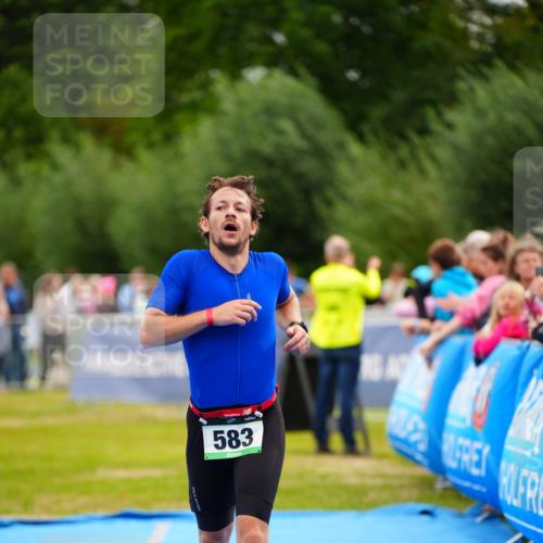 30.08.2026 - Elbe Triathlon Hamburg LAZAROV Photography http://msf.ph/oto/10055436 30.08.2026 11:03:41 Ziel 583 meine-sportfotos.de