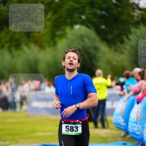 30.08.2026 - Elbe Triathlon Hamburg LAZAROV Photography http://msf.ph/oto/10055441 30.08.2026 11:03:42 Ziel 583 meine-sportfotos.de