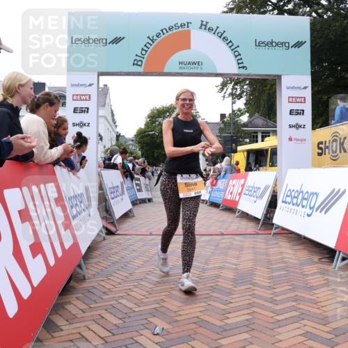 30.08.2026 - Blankeneser Heldenlauf Lena Gebhardt http://msf.ph/oto/10055445 30.08.2026 12:08:53 Ziel 2448, 2841, 4160 meine-sportfotos.de