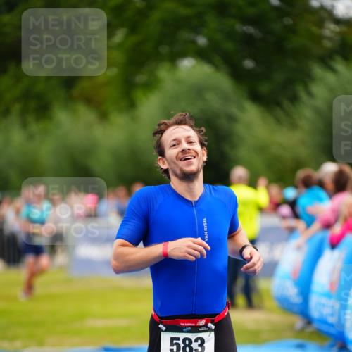 30.08.2026 - Elbe Triathlon Hamburg LAZAROV Photography http://msf.ph/oto/10055446 30.08.2026 11:03:42 Ziel 583 meine-sportfotos.de
