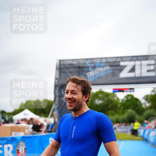 30.08.2026 - Elbe Triathlon Hamburg LAZAROV Photography http://msf.ph/oto/10055451 30.08.2026 11:03:46 Ziel  meine-sportfotos.de