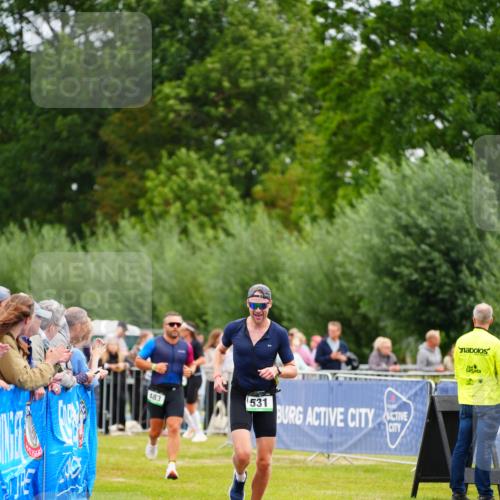 30.08.2026 - Elbe Triathlon Hamburg LAZAROV Photography http://msf.ph/oto/10055456 30.08.2026 11:03:53 Ziel 483, 531 meine-sportfotos.de