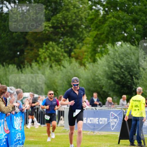 30.08.2026 - Elbe Triathlon Hamburg LAZAROV Photography http://msf.ph/oto/10055460 30.08.2026 11:03:53 Ziel 483, 531 meine-sportfotos.de