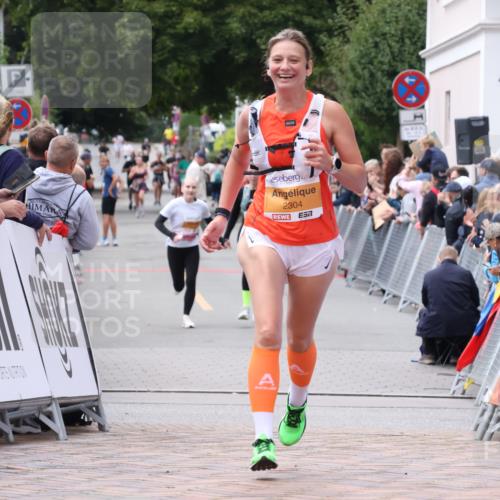 30.08.2026 - Blankeneser Heldenlauf Lena Gebhardt http://msf.ph/oto/10055488 30.08.2026 12:08:59 Ziel 2304, 2448, 2841 meine-sportfotos.de