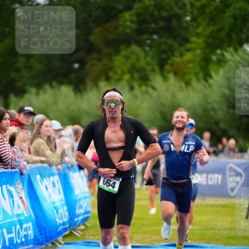 30.08.2026 - Elbe Triathlon Hamburg LAZAROV Photography http://msf.ph/oto/10055506 30.08.2026 11:04:02 Ziel 449, 483, 642, 658, 664, 1897 meine-sportfotos.de