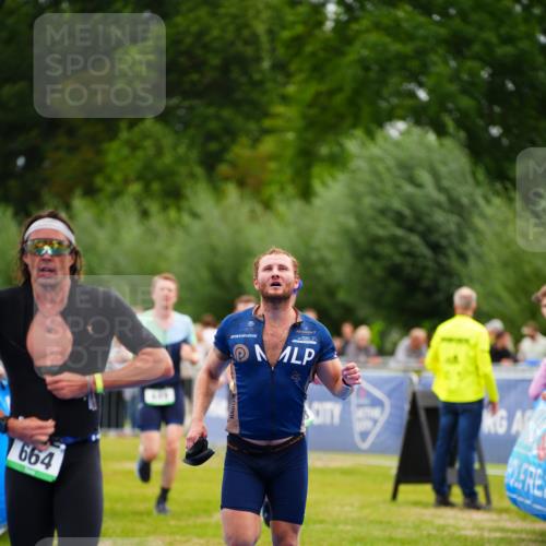 30.08.2026 - Elbe Triathlon Hamburg LAZAROV Photography http://msf.ph/oto/10055509 30.08.2026 11:04:03 Ziel 449, 642, 658, 664, 1897 meine-sportfotos.de