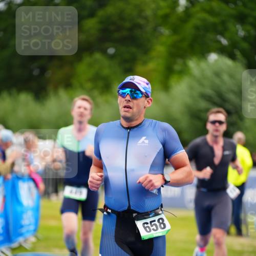 30.08.2026 - Elbe Triathlon Hamburg LAZAROV Photography http://msf.ph/oto/10055524 30.08.2026 11:04:06 Ziel 449, 642, 658, 664, 1897 meine-sportfotos.de