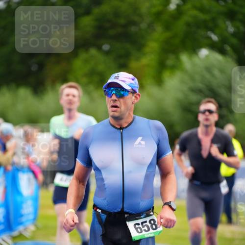 30.08.2026 - Elbe Triathlon Hamburg LAZAROV Photography http://msf.ph/oto/10055527 30.08.2026 11:04:06 Ziel 449, 642, 658, 664, 1897 meine-sportfotos.de