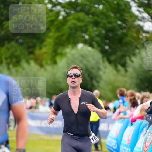 30.08.2026 - Elbe Triathlon Hamburg LAZAROV Photography http://msf.ph/oto/10055536 30.08.2026 11:04:07 Ziel 449, 642, 658, 1897 meine-sportfotos.de