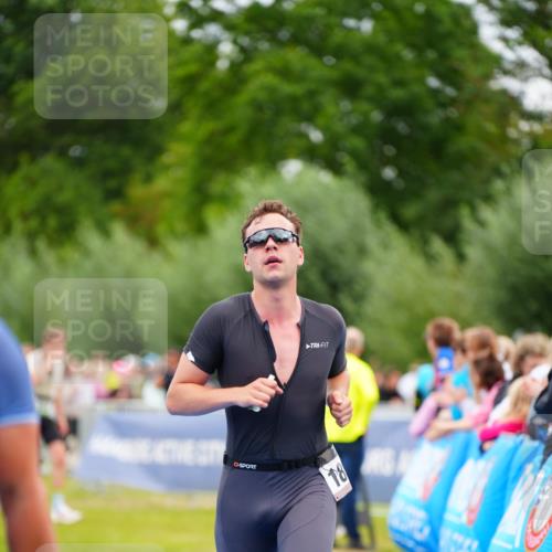 30.08.2026 - Elbe Triathlon Hamburg LAZAROV Photography http://msf.ph/oto/10055538 30.08.2026 11:04:07 Ziel 449, 642, 658, 1897 meine-sportfotos.de