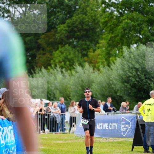 30.08.2026 - Elbe Triathlon Hamburg LAZAROV Photography http://msf.ph/oto/10055555 30.08.2026 11:04:13 Ziel 976 meine-sportfotos.de
