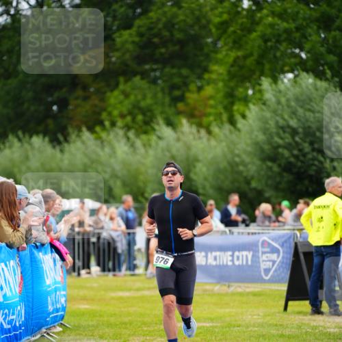30.08.2026 - Elbe Triathlon Hamburg LAZAROV Photography http://msf.ph/oto/10055558 30.08.2026 11:04:15 Ziel 976 meine-sportfotos.de