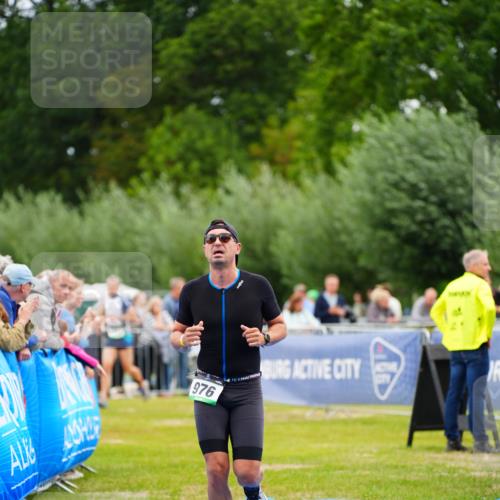 30.08.2026 - Elbe Triathlon Hamburg LAZAROV Photography http://msf.ph/oto/10055566 30.08.2026 11:04:15 Ziel 976 meine-sportfotos.de
