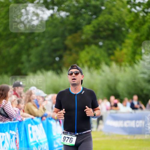 30.08.2026 - Elbe Triathlon Hamburg LAZAROV Photography http://msf.ph/oto/10055586 30.08.2026 11:04:17 Ziel 976 meine-sportfotos.de