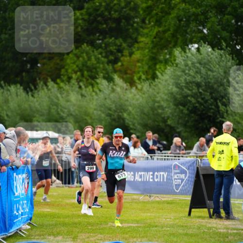 30.08.2026 - Elbe Triathlon Hamburg LAZAROV Photography http://msf.ph/oto/10055595 30.08.2026 11:04:44 Ziel 299, 673 meine-sportfotos.de