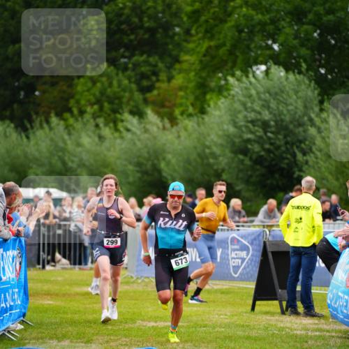 30.08.2026 - Elbe Triathlon Hamburg LAZAROV Photography http://msf.ph/oto/10055599 30.08.2026 11:04:45 Ziel 299, 673 meine-sportfotos.de