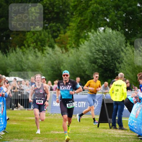 30.08.2026 - Elbe Triathlon Hamburg LAZAROV Photography http://msf.ph/oto/10055602 30.08.2026 11:04:45 Ziel 299, 673 meine-sportfotos.de