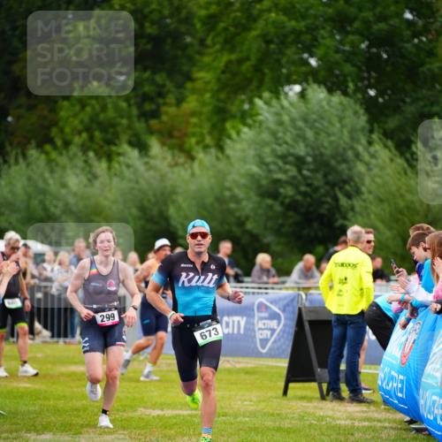 30.08.2026 - Elbe Triathlon Hamburg LAZAROV Photography http://msf.ph/oto/10055607 30.08.2026 11:04:46 Ziel 299, 673 meine-sportfotos.de