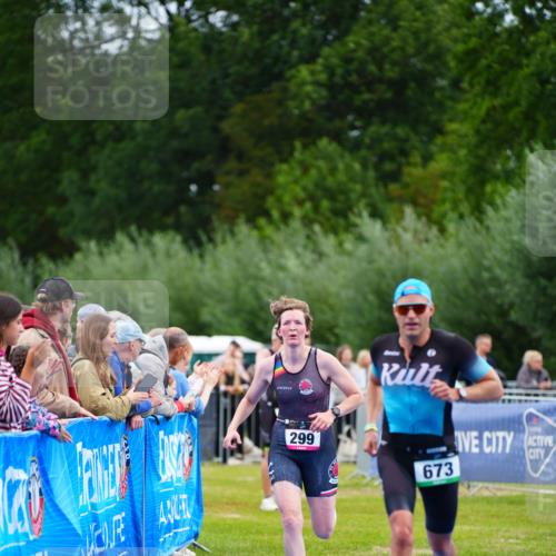30.08.2026 - Elbe Triathlon Hamburg LAZAROV Photography http://msf.ph/oto/10055615 30.08.2026 11:04:47 Ziel 299, 673 meine-sportfotos.de