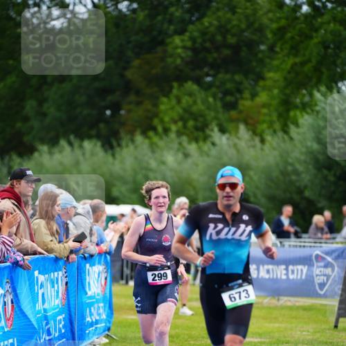 30.08.2026 - Elbe Triathlon Hamburg LAZAROV Photography http://msf.ph/oto/10055620 30.08.2026 11:04:47 Ziel 299, 673 meine-sportfotos.de