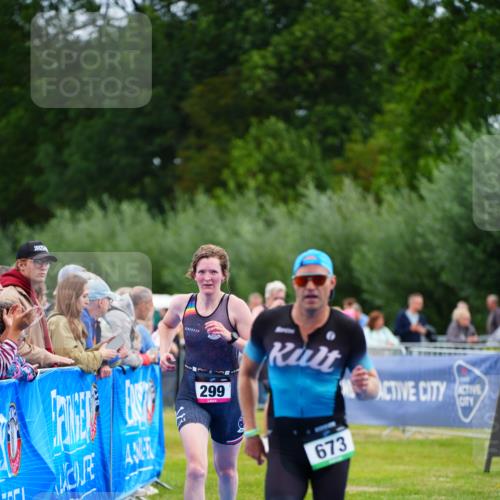 30.08.2026 - Elbe Triathlon Hamburg LAZAROV Photography http://msf.ph/oto/10055622 30.08.2026 11:04:47 Ziel 299, 673 meine-sportfotos.de