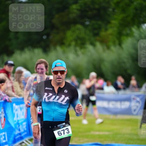 30.08.2026 - Elbe Triathlon Hamburg LAZAROV Photography http://msf.ph/oto/10055627 30.08.2026 11:04:48 Ziel 299, 673 meine-sportfotos.de