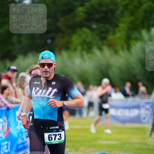 30.08.2026 - Elbe Triathlon Hamburg LAZAROV Photography http://msf.ph/oto/10055630 30.08.2026 11:04:48 Ziel 299, 673 meine-sportfotos.de