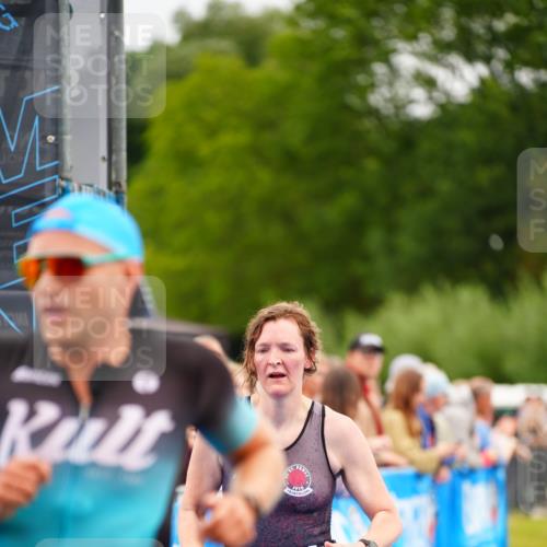 30.08.2026 - Elbe Triathlon Hamburg LAZAROV Photography http://msf.ph/oto/10055634 30.08.2026 11:04:49 Ziel 299, 673 meine-sportfotos.de