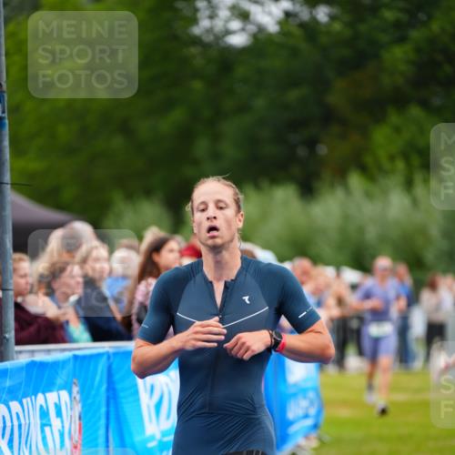 30.08.2026 - Elbe Triathlon Hamburg LAZAROV Photography http://msf.ph/oto/10055652 30.08.2026 11:05:02 Ziel 554, 1031 meine-sportfotos.de