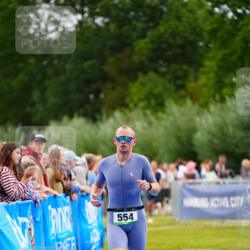 30.08.2026 - Elbe Triathlon Hamburg LAZAROV Photography http://msf.ph/oto/10055663 30.08.2026 11:05:07 Ziel 554, 656 meine-sportfotos.de