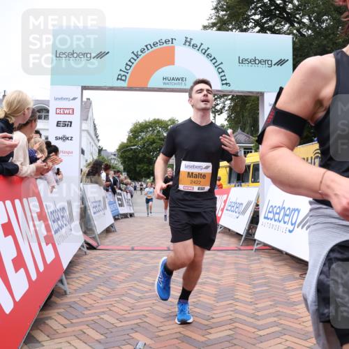 30.08.2026 - Blankeneser Heldenlauf Lena Gebhardt http://msf.ph/oto/10055667 30.08.2026 12:09:33 Ziel 2076, 2077, 2157, 2422 meine-sportfotos.de