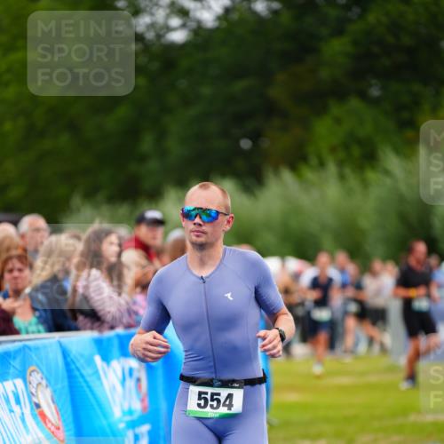 30.08.2026 - Elbe Triathlon Hamburg LAZAROV Photography http://msf.ph/oto/10055674 30.08.2026 11:05:08 Ziel 554, 656 meine-sportfotos.de