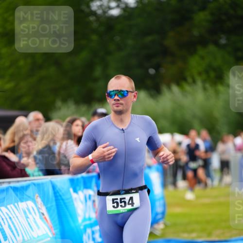 30.08.2026 - Elbe Triathlon Hamburg LAZAROV Photography http://msf.ph/oto/10055675 30.08.2026 11:05:08 Ziel 554, 656 meine-sportfotos.de