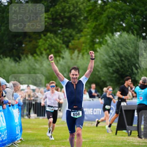 30.08.2026 - Elbe Triathlon Hamburg LAZAROV Photography http://msf.ph/oto/10055680 30.08.2026 11:05:14 Ziel 656, 698, 1008 meine-sportfotos.de