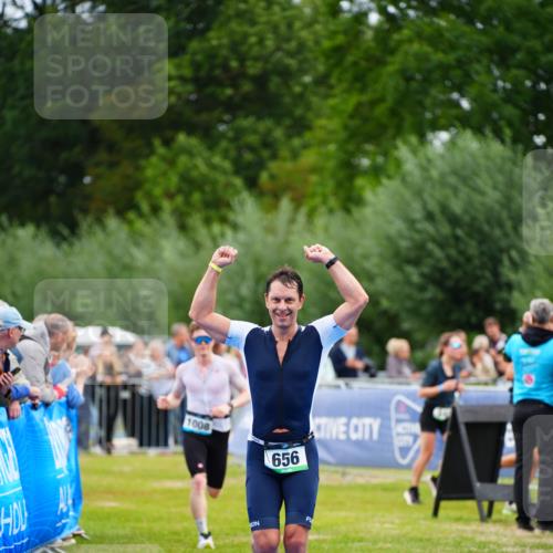 30.08.2026 - Elbe Triathlon Hamburg LAZAROV Photography http://msf.ph/oto/10055683 30.08.2026 11:05:14 Ziel 656, 698, 1008 meine-sportfotos.de