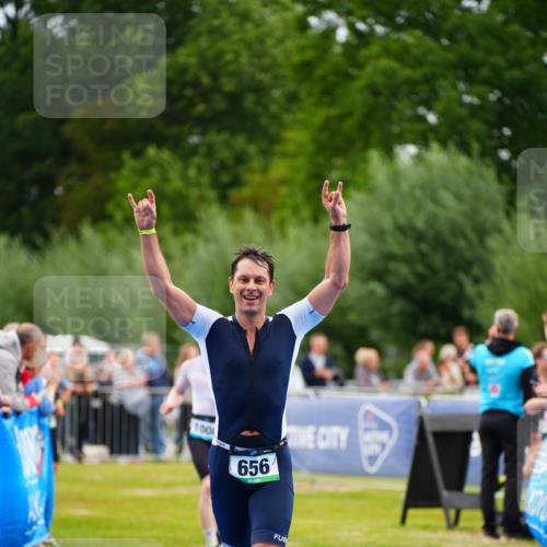 30.08.2026 - Elbe Triathlon Hamburg LAZAROV Photography http://msf.ph/oto/10055689 30.08.2026 11:05:14 Ziel 656, 698, 1008 meine-sportfotos.de