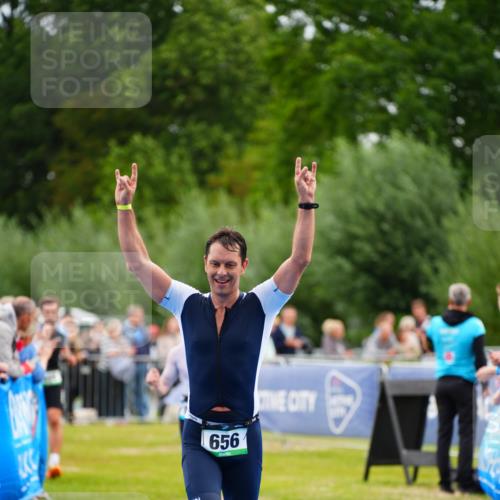 30.08.2026 - Elbe Triathlon Hamburg LAZAROV Photography http://msf.ph/oto/10055691 30.08.2026 11:05:15 Ziel 656, 698, 1008 meine-sportfotos.de