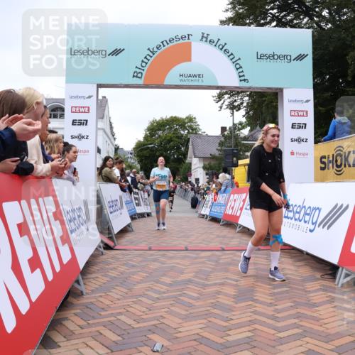 30.08.2026 - Blankeneser Heldenlauf Lena Gebhardt http://msf.ph/oto/10055693 30.08.2026 12:09:37 Ziel 2036, 2076, 2077, 2157, 2422 meine-sportfotos.de