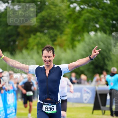 30.08.2026 - Elbe Triathlon Hamburg LAZAROV Photography http://msf.ph/oto/10055701 30.08.2026 11:05:15 Ziel 656, 698, 1008 meine-sportfotos.de