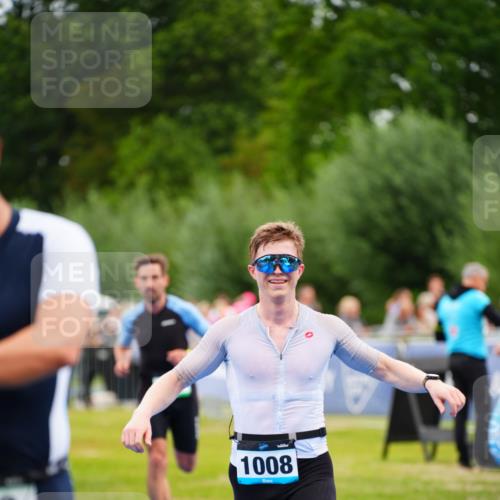 30.08.2026 - Elbe Triathlon Hamburg LAZAROV Photography http://msf.ph/oto/10055709 30.08.2026 11:05:17 Ziel 656, 698, 1008 meine-sportfotos.de